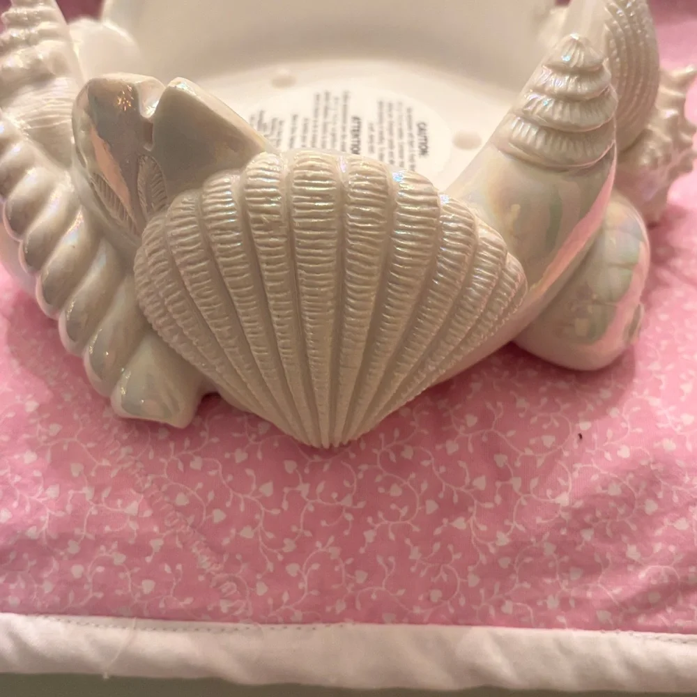 Bath & Body Works White Holographic Seashell 3 wick Candle Holder Brand New - Picture 4 of 9